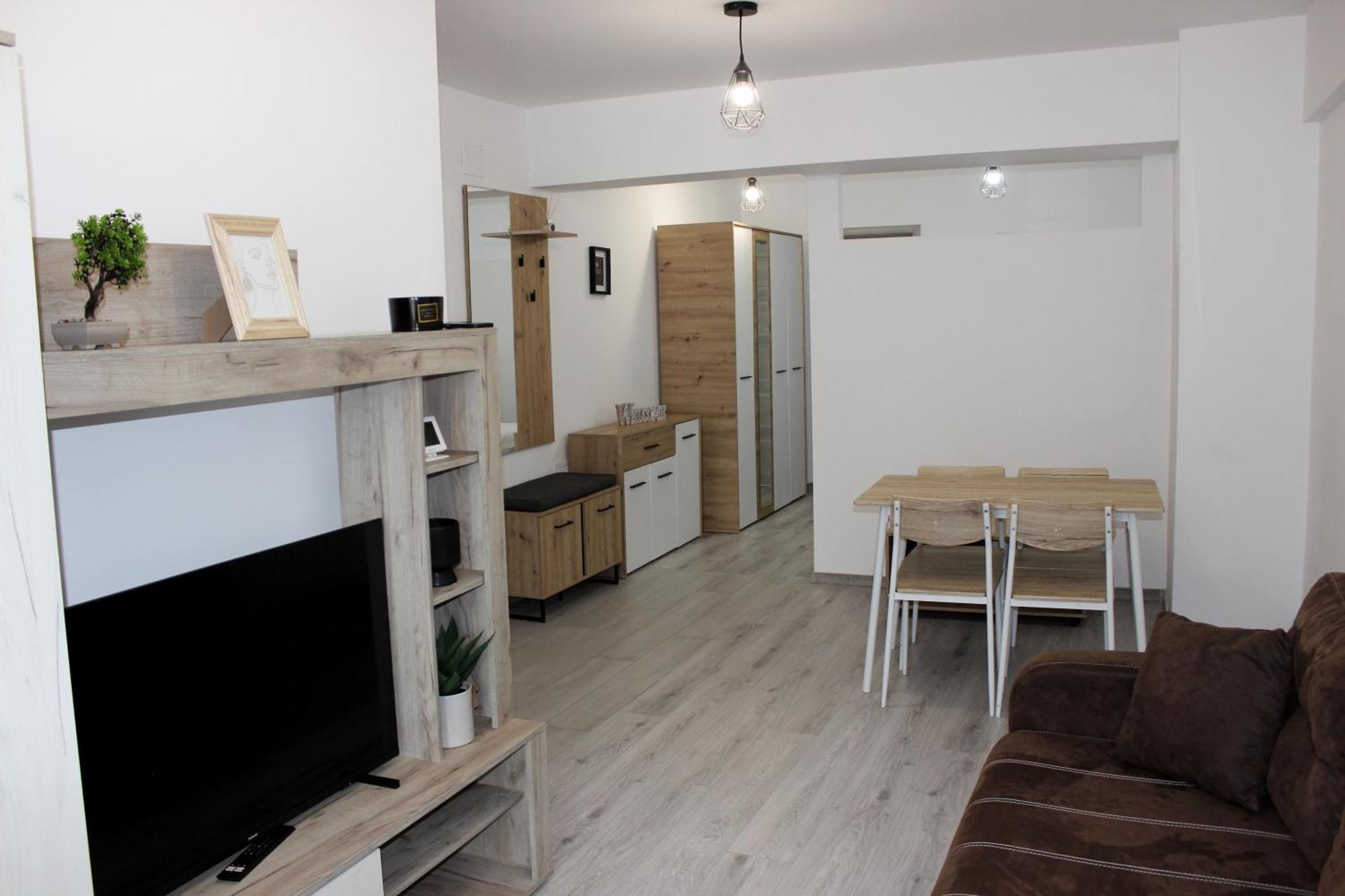 Cozy Apartments In Centre Of Suceava Near Kaufland And University Экстерьер фото
