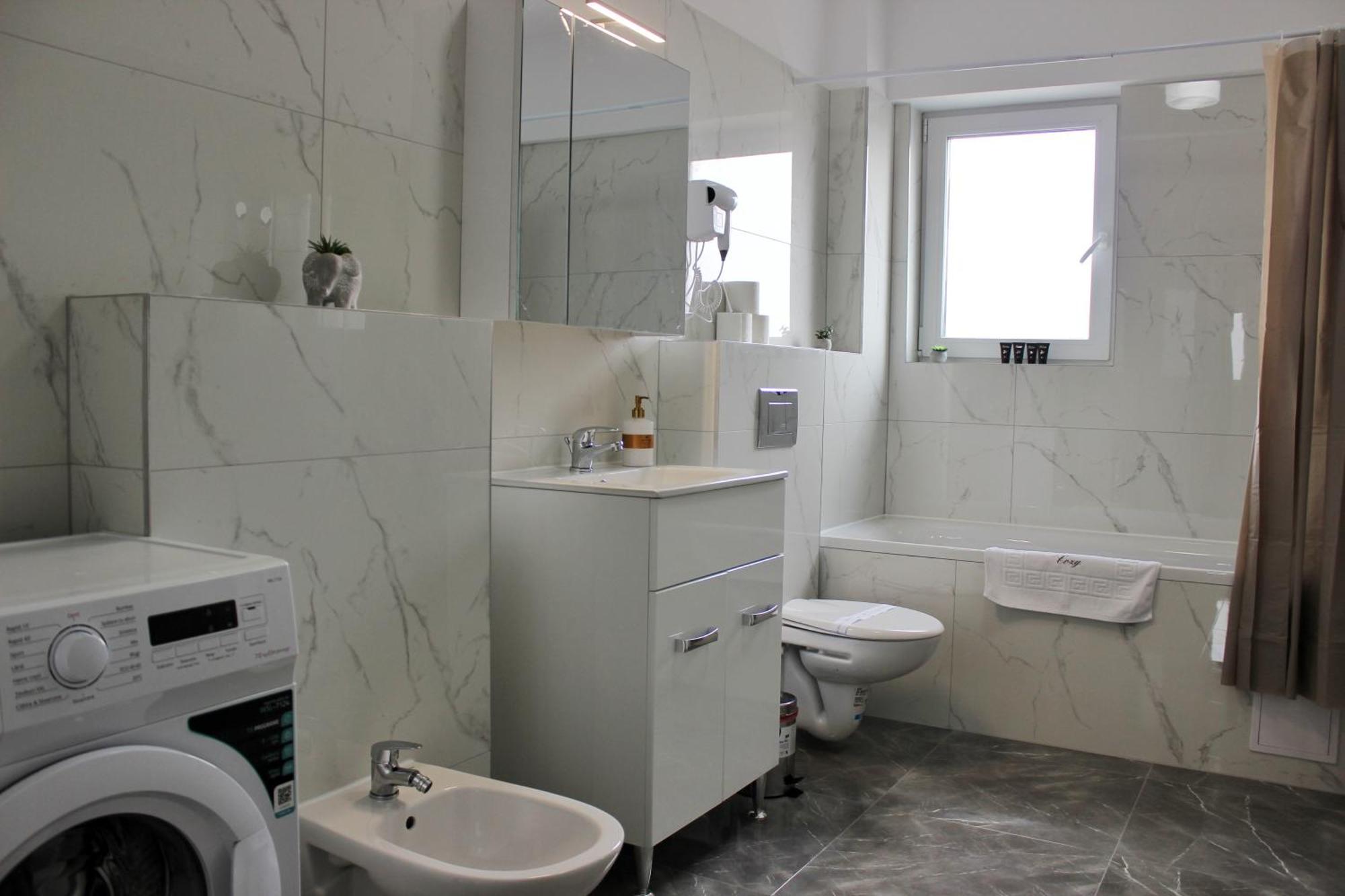 Cozy Apartments In Centre Of Suceava Near Kaufland And University Экстерьер фото