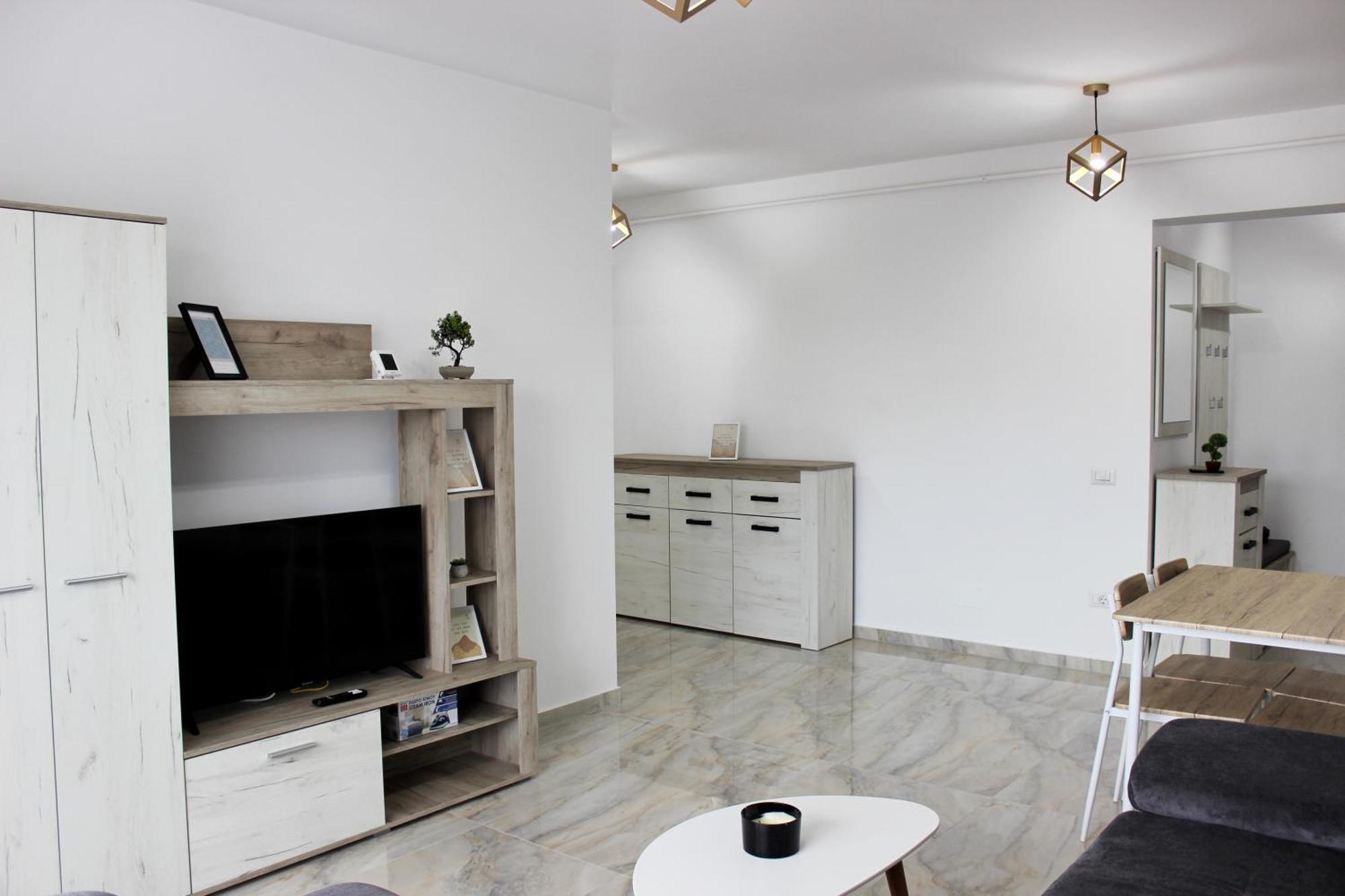 Cozy Apartments In Centre Of Suceava Near Kaufland And University Экстерьер фото