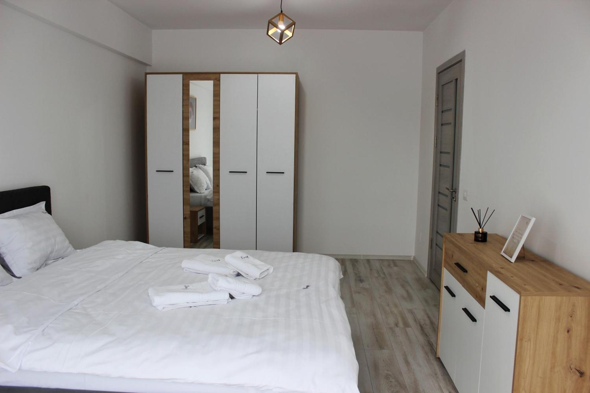 Cozy Apartments In Centre Of Suceava Near Kaufland And University Экстерьер фото