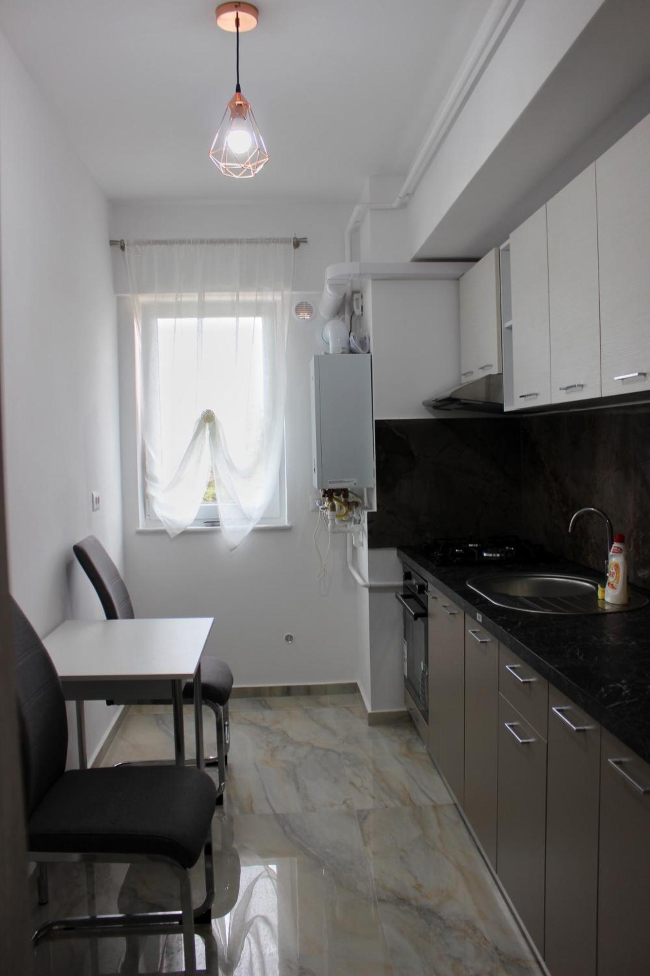 Cozy Apartments In Centre Of Suceava Near Kaufland And University Экстерьер фото
